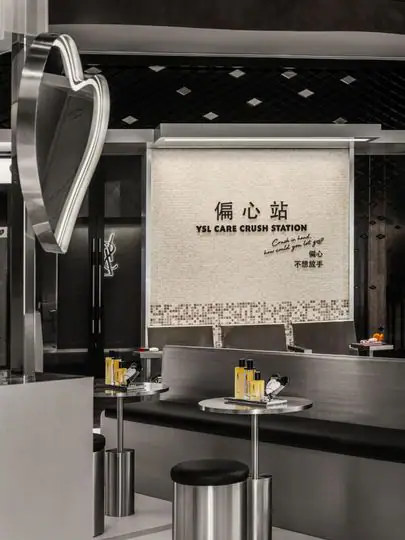 肖战YSL香港偏心站
